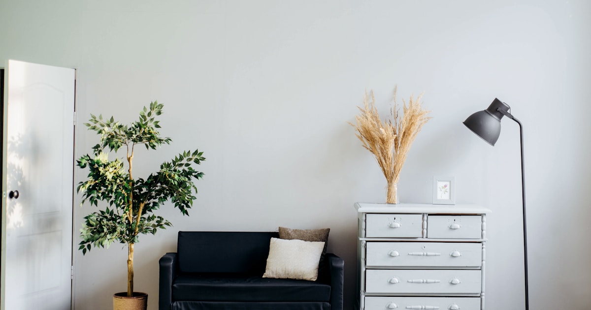 “Who Can Paint My Place - This Week?”: Inside the Painter Requests Real Homeowners Post Online